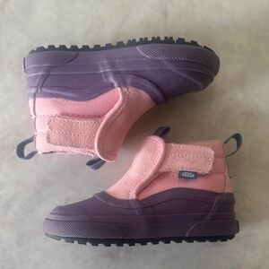 Vans Kids water Boots in Pink and Purple